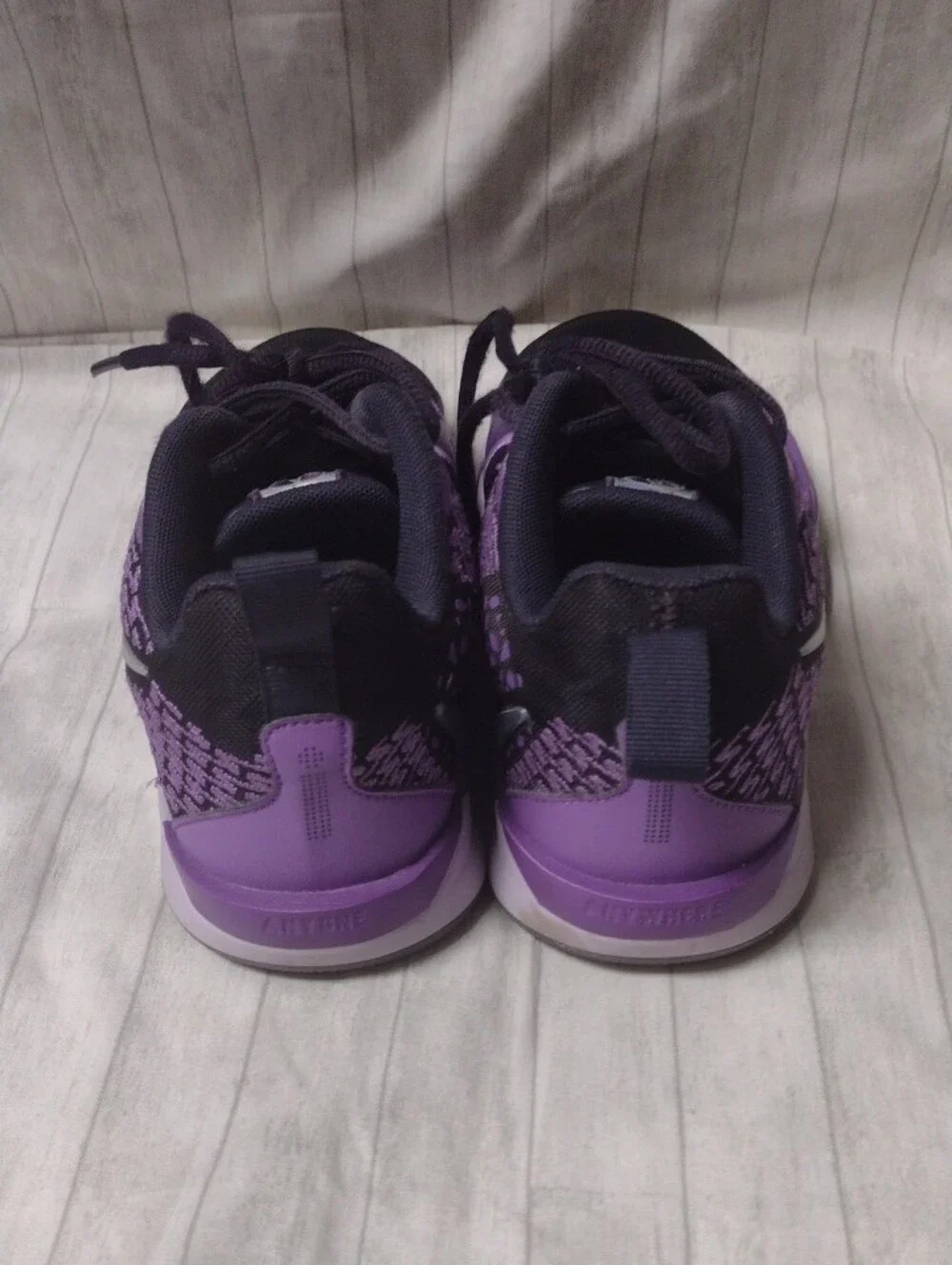 Nike Kid's Purple and Black Sneakers (J1110)